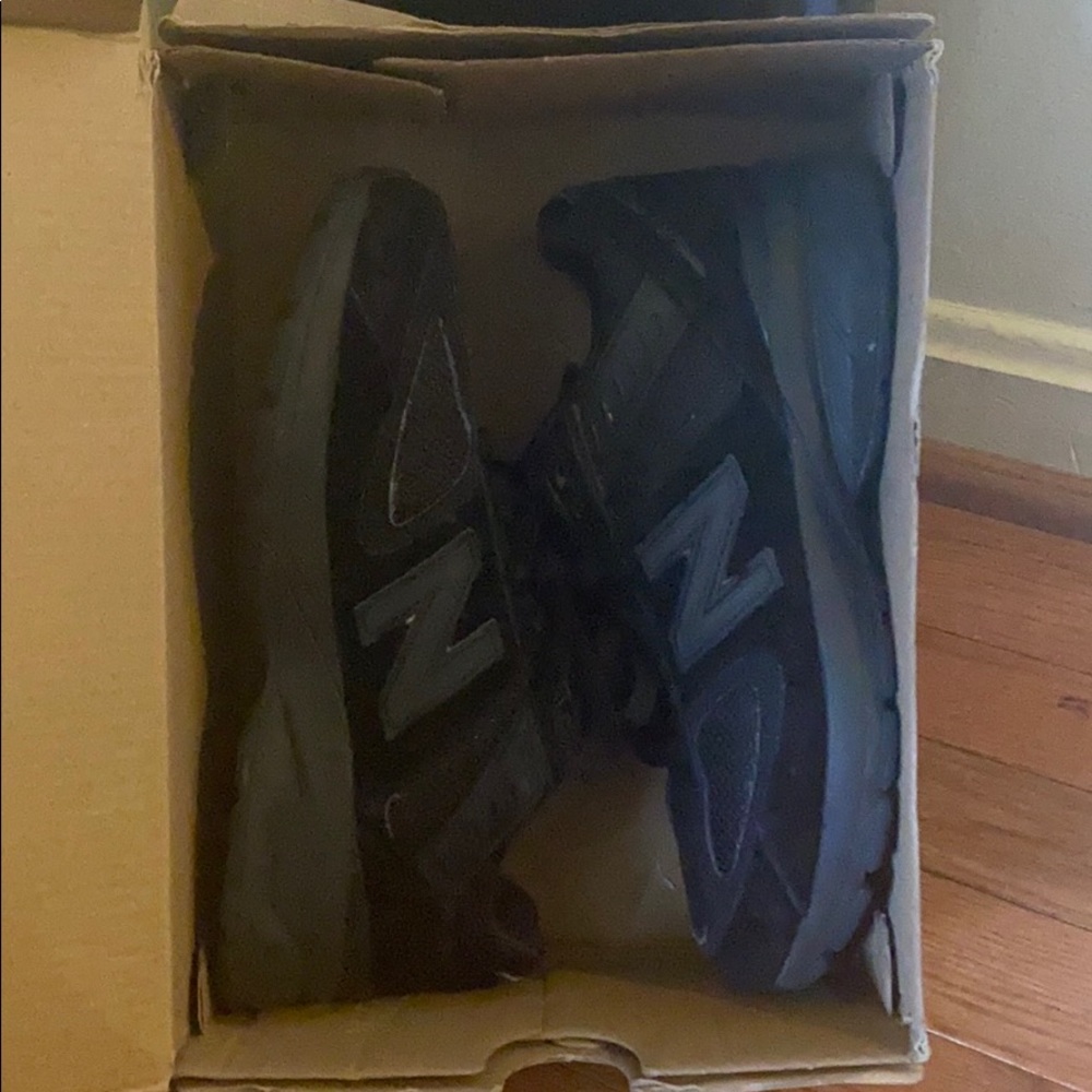 KIDS New Balance 990v5